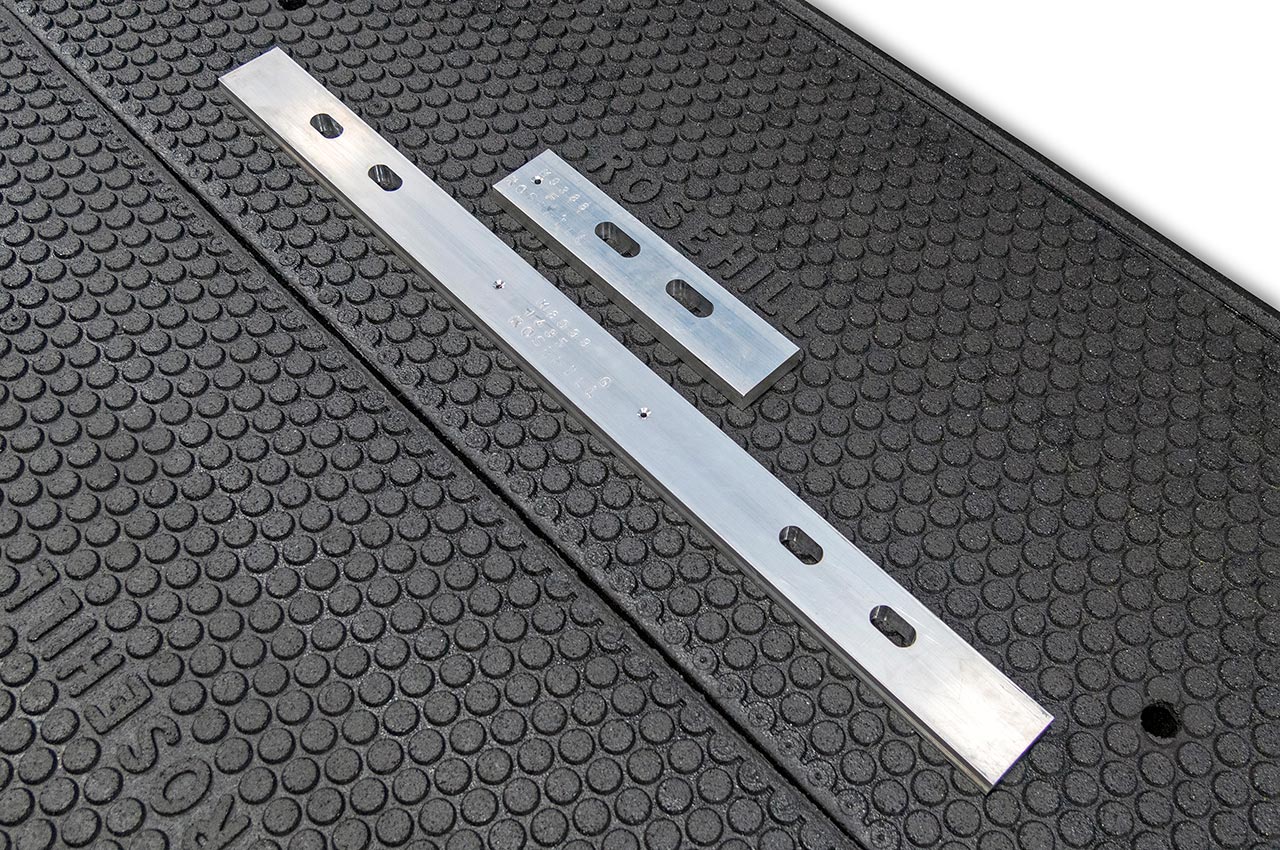 Connector bars for interlocking panel assembly